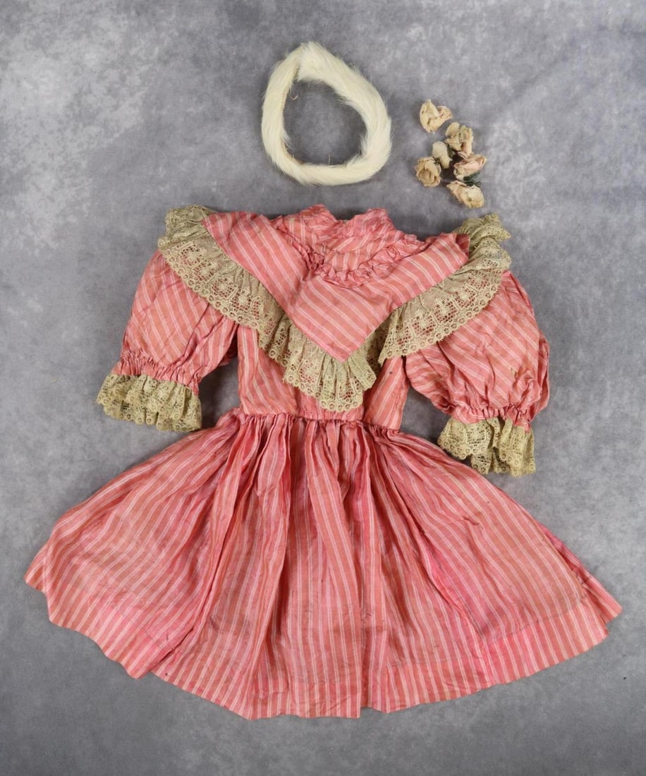 ANTIQUE/VINTAGE DOLL CLOTHING. (1 of 7)