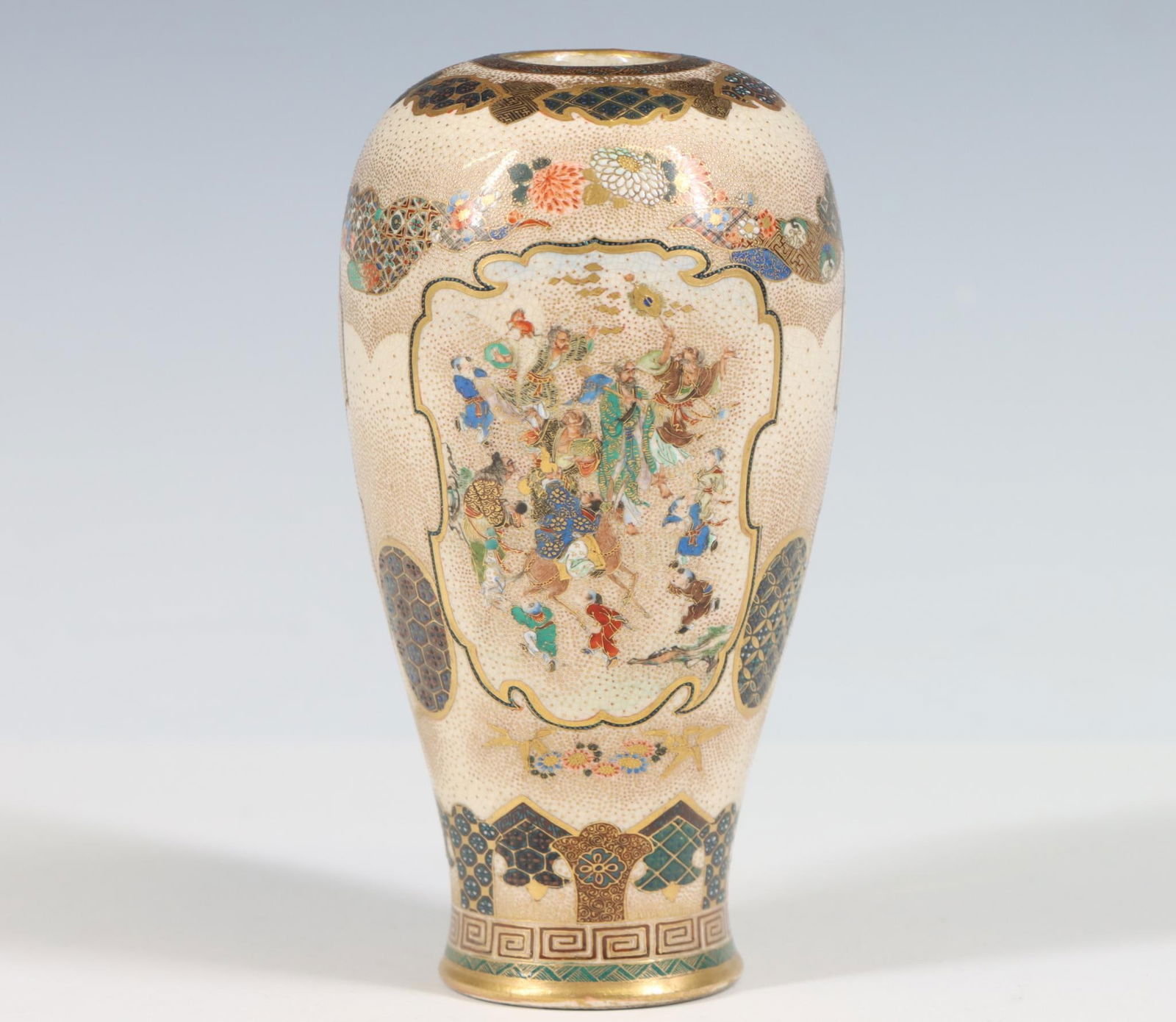 Seikozan Japanese Satsuma Pottery Small Vase (1 of 7)