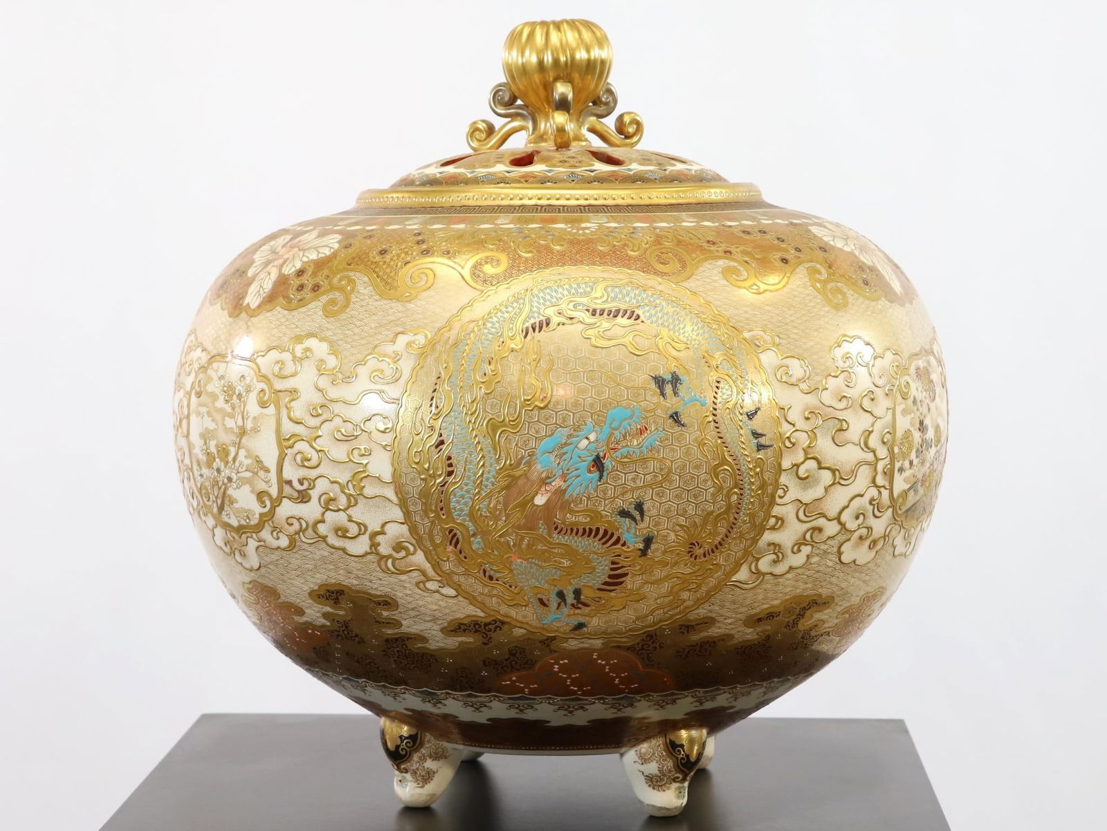 Meiji Satsuma Bowl with Cover, Large Scale (1 of 10)