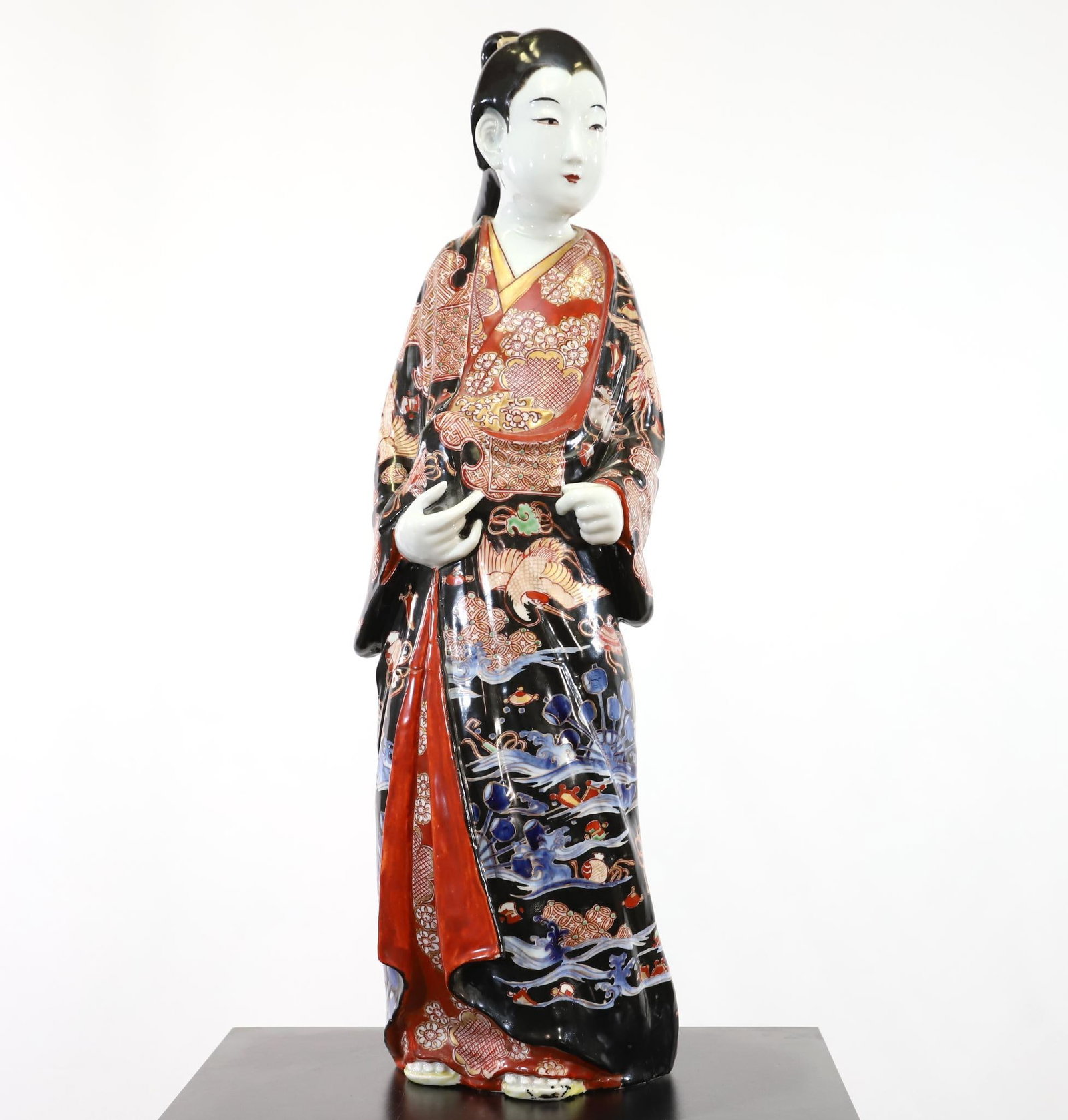 Japanese Porcelain Imari Courtesan Figure, Large Scale: Large scale Japanese Imari porcelain courtesan figure. 24.75"h x 7"w x 8.5"h