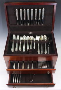 Cartier / Old Newbury Crafters "Oak Leaf" Sterling Silver Flatware Service for 8: American handwrought sterling silver service by Old Newbury, retailed by Cartier, including 7.5" dinner forks, 8.75" hh knives, 9.5" hh knives, 7" salad forks, place spoons, soup spoons, teaspoons, an