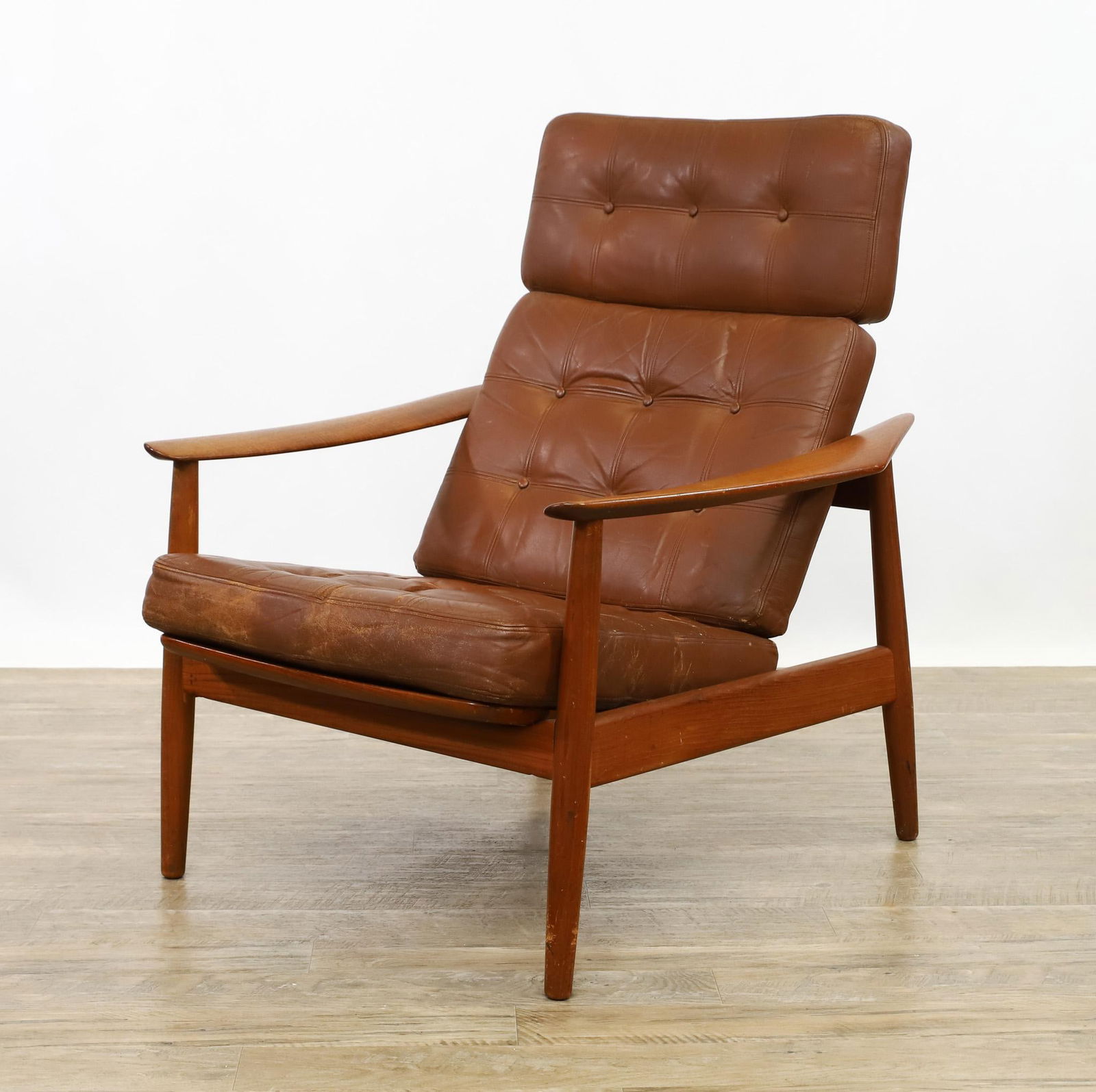 Arne Vodder for France and Son FD164 Lounge Chair: Danish Modern teak reclining lounge chair with flared cigar legs, shaped arms, and a slat back, with a tufted leather sling seat, 1960's "Charles France's signature" label and impressed mark. 36"h x 3