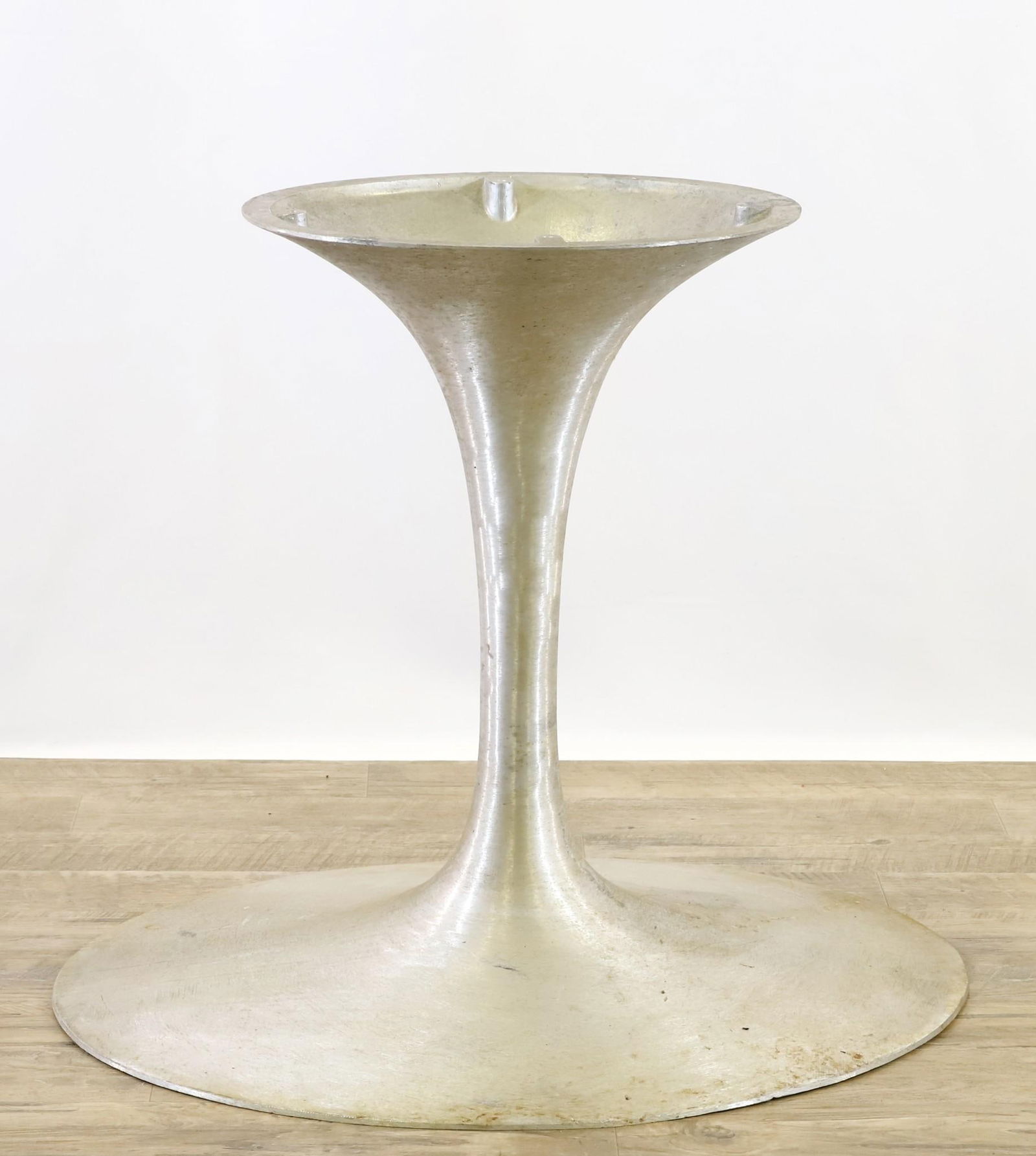 Eero Saarinen for Knoll Dining Table Base (1 of 6)