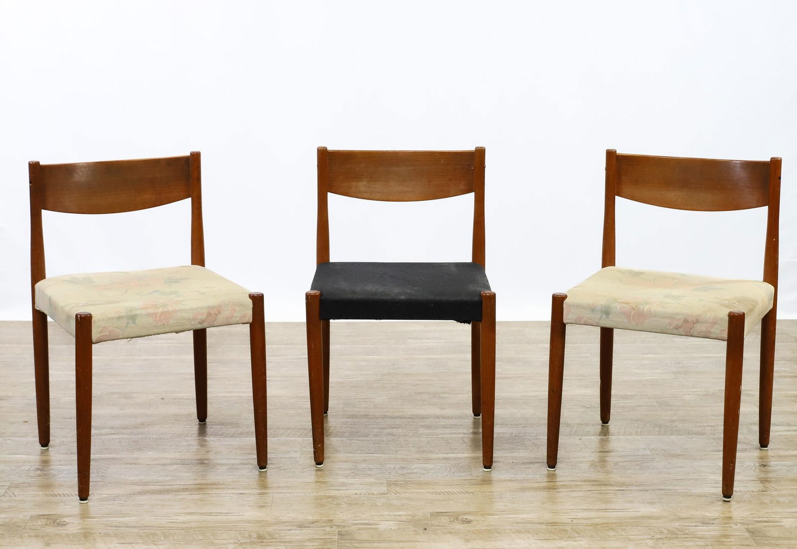 Poul Volther for Frem Rojle Dining Chairs: Danish Modern teak dining side chairs with shaped backs and upholstered plywood seats on cigar stiles and legs, with Danish Furnituremakers Control labels. 30.25"h X 18.25"w x 17"d, seat height 18"