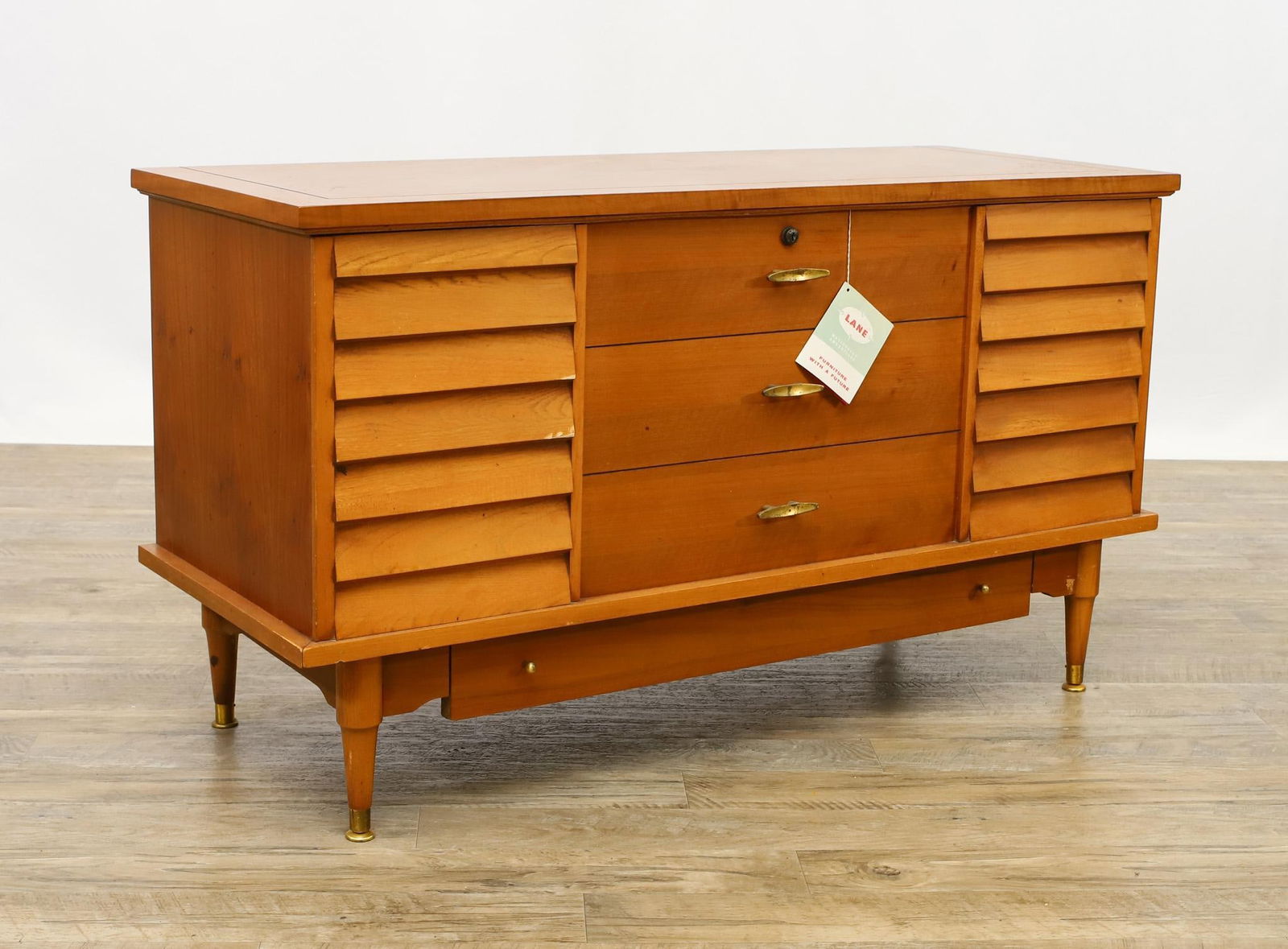 Lane Cedar Blanket Chest (1 of 20)