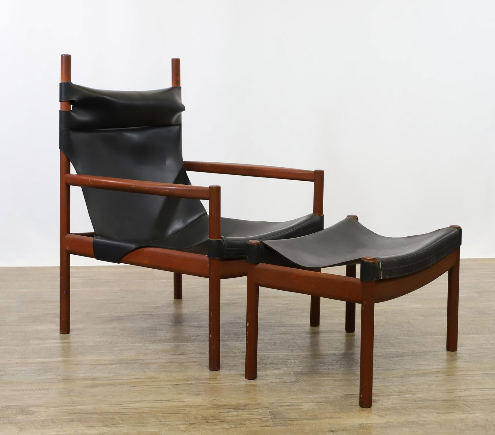 Safari Chair and Ottoman (1 of 18)