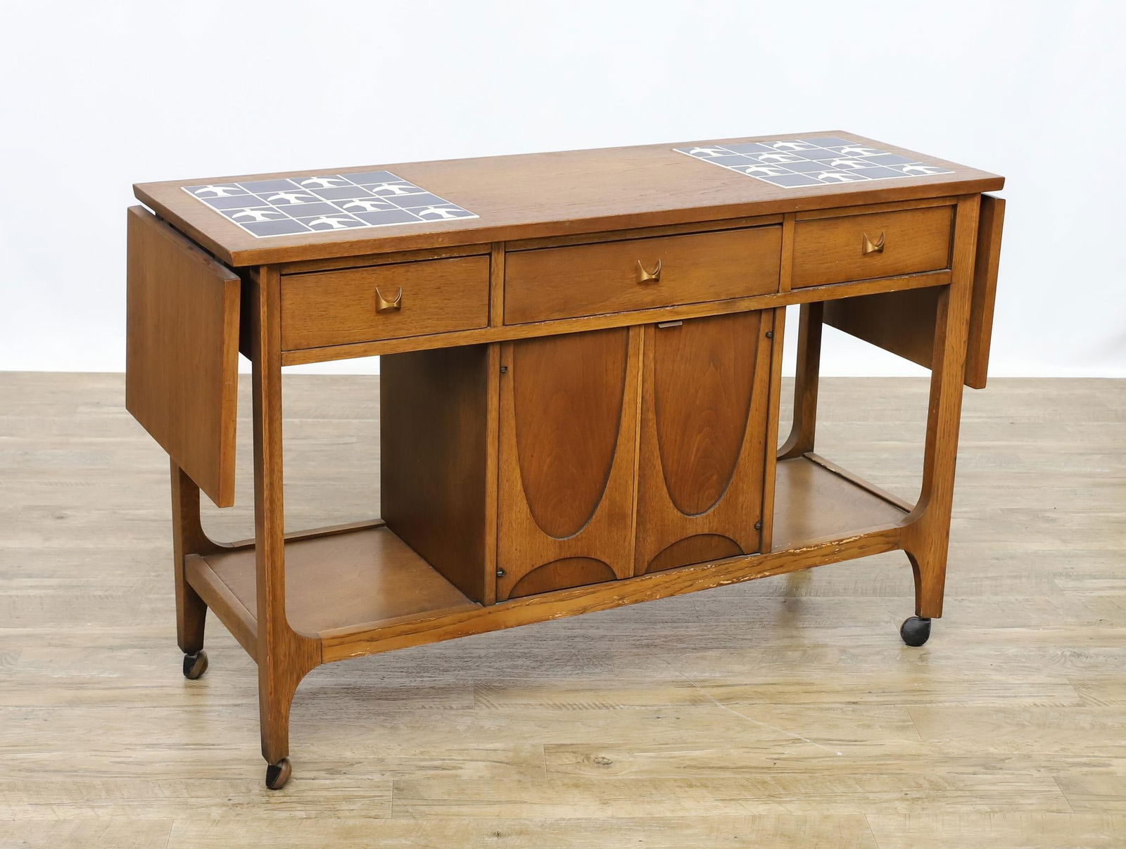 Broyhill Basilia Serving Cart (1 of 18)