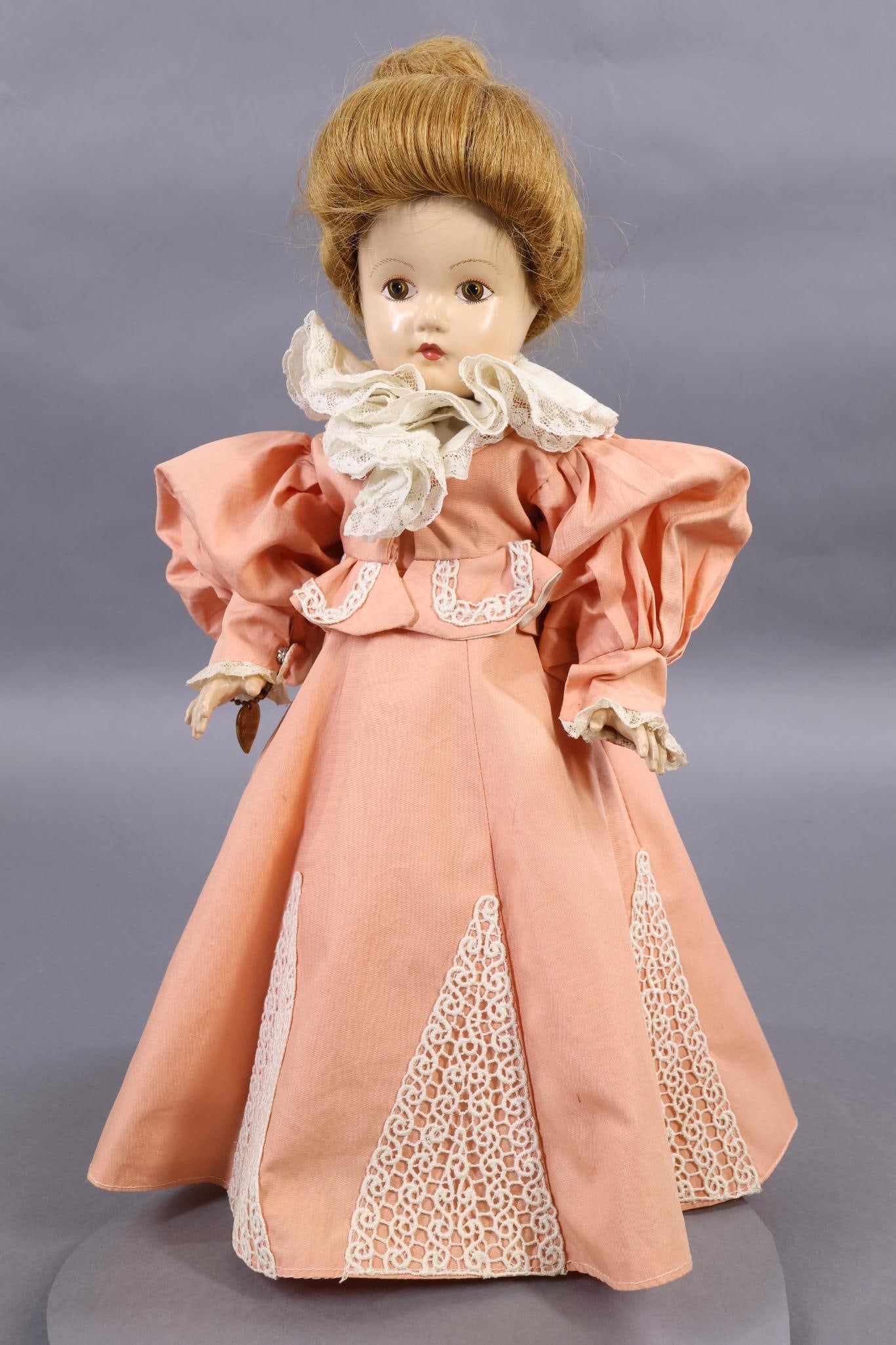 F & B HISTORICAL DOLLS.: EFFANBEE HISTORICAL DOLL. 14" 1939 Composition doll portraying "Unity of Nation Established, 1896". Painted features, brown HH wig. All original clothing and shoes. Brass heart bracelet. Condition: li
