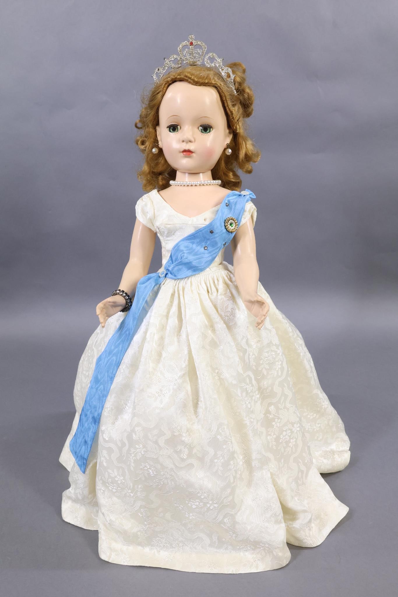 1940's-1950's DOLLS.: 18" MADAME ALEXANDER 1953 HP "Queen" doll from the Glamour Girls Series. This is a walking doll. Margaret face with curly honey blonde wig . (Played with but not combed.) This doll did not come with a