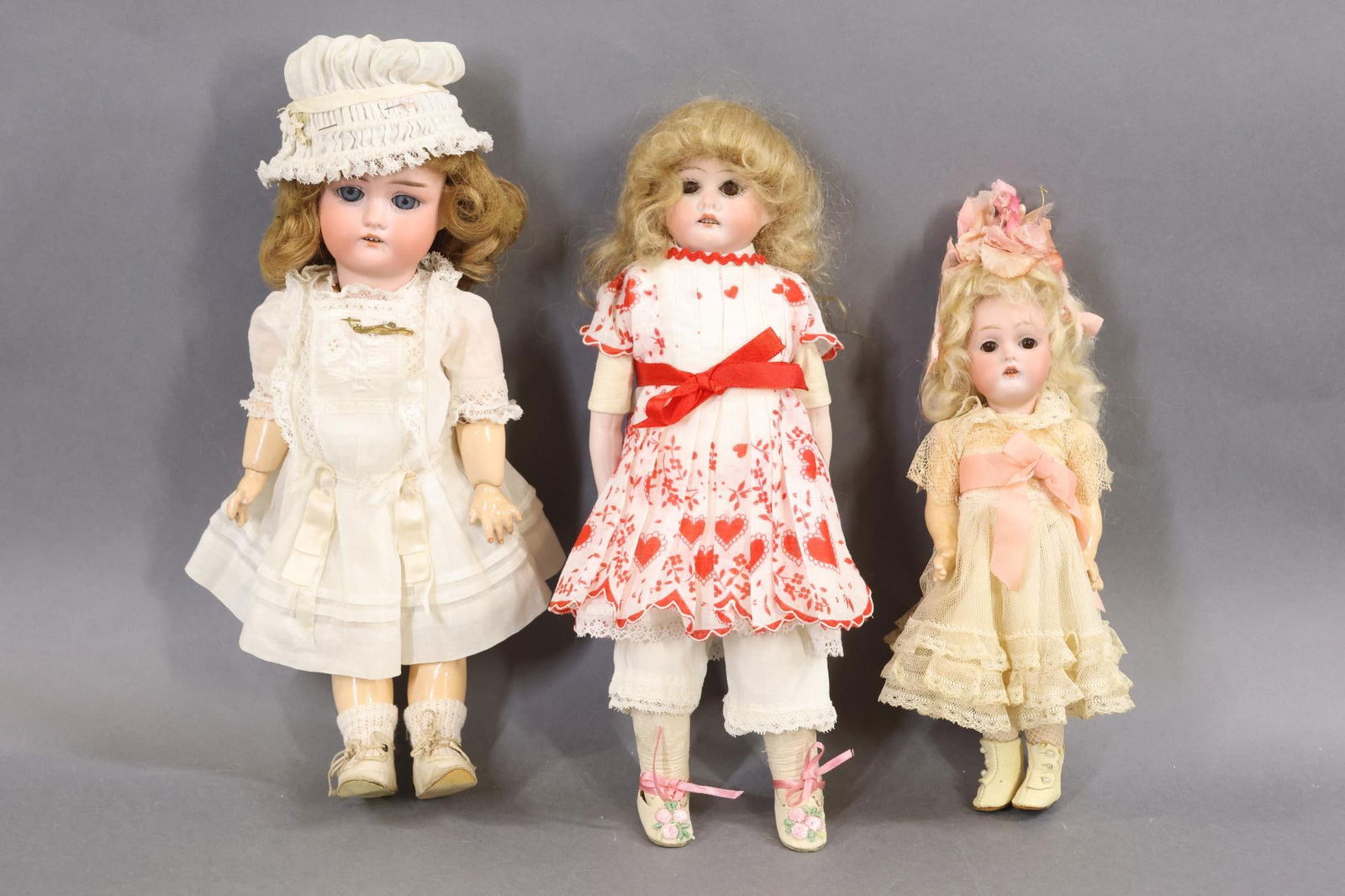 ANTIQUE DOLLS UNDER 12". (1 of 9)
