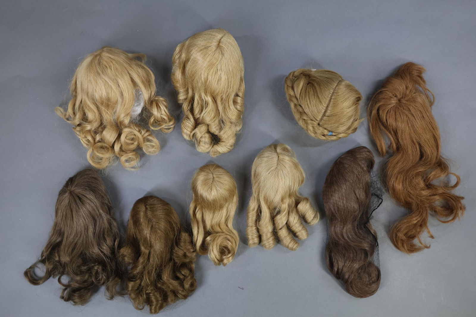 DOLL SUPPLIES - WIGS. (1 of 12)