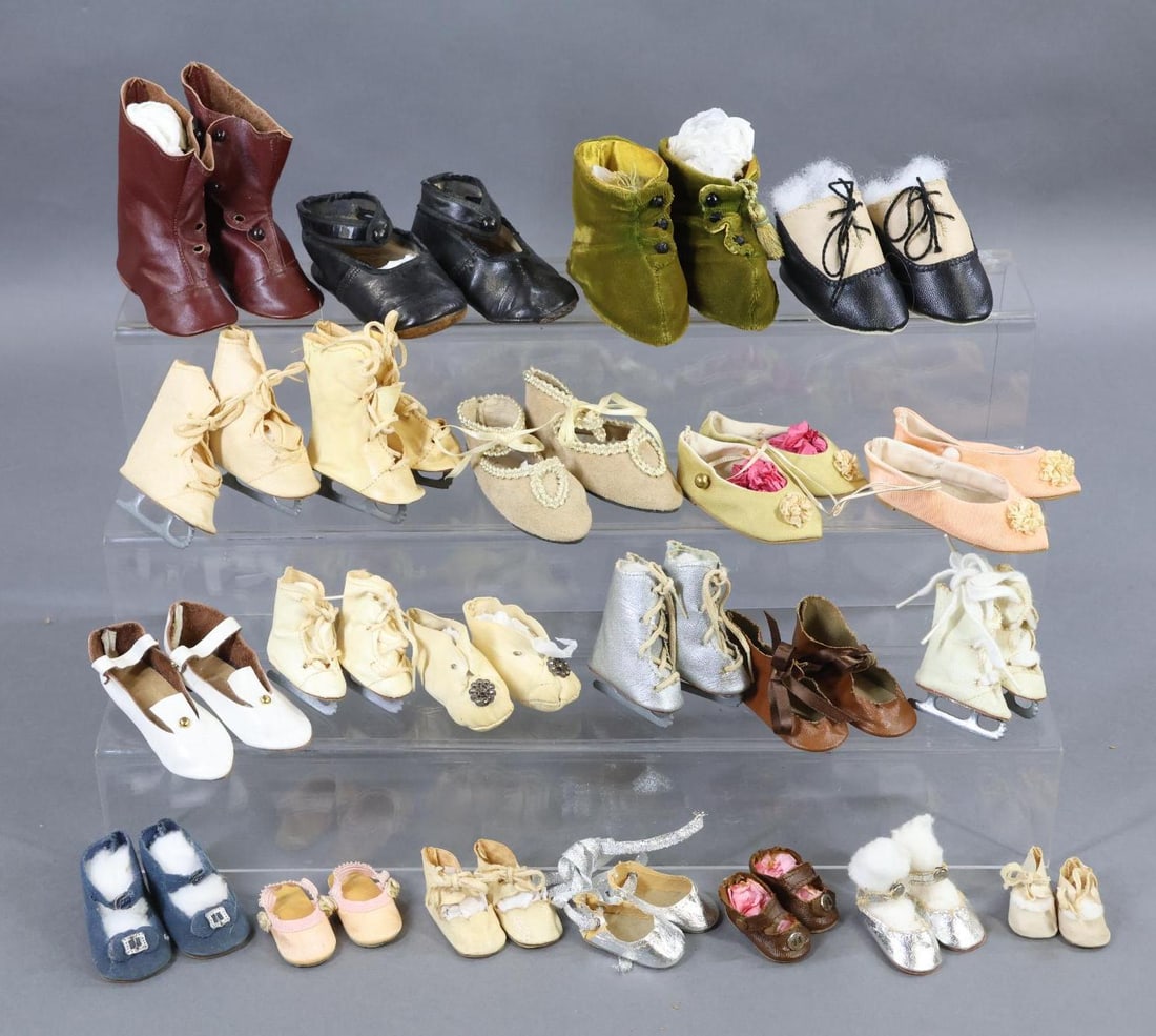 DOLL SUPPLIES - SHOES. (1 of 5)