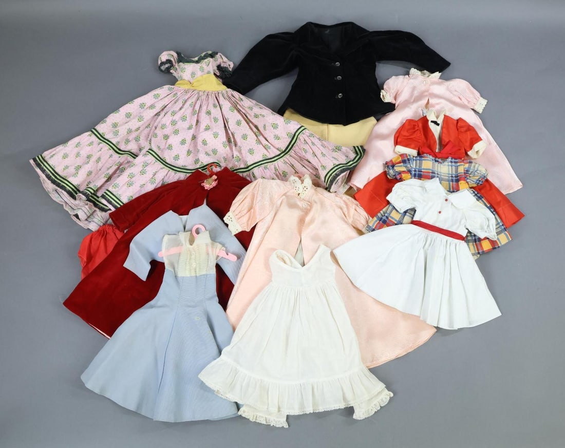 DOLL CLOTHING - CLOTHING. (1 of 7)