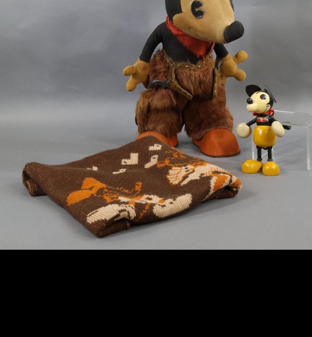 TOYS/NOVELTIES. (1 of 16)