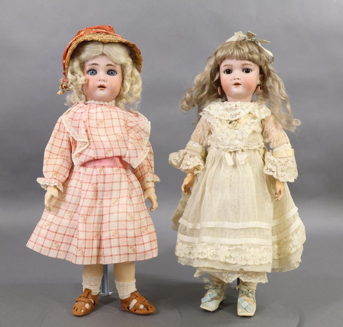 GERMAN BISQUE DOLLS.: Pair of GERMAN dolls. Both dolls have sleep eyes, open mouths, pierced ears, mohair wigs, papier mache ball jointed bodies. Doll 1) 16" 109 - 6 GERMANY HANDWERCK with brown eyes, ash blonde hair. Body