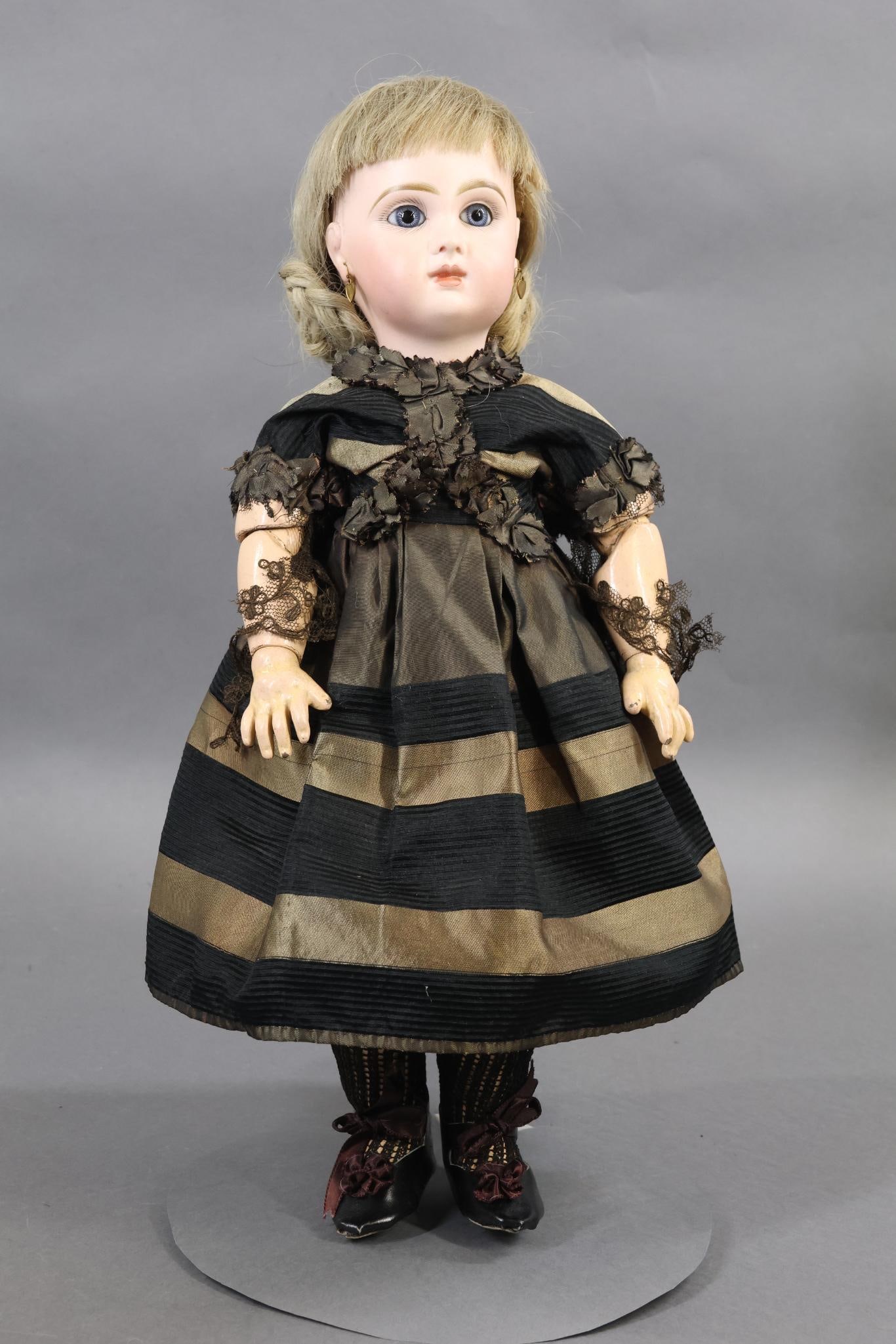 FRENCH BISQUE DOLL. (1 of 13)