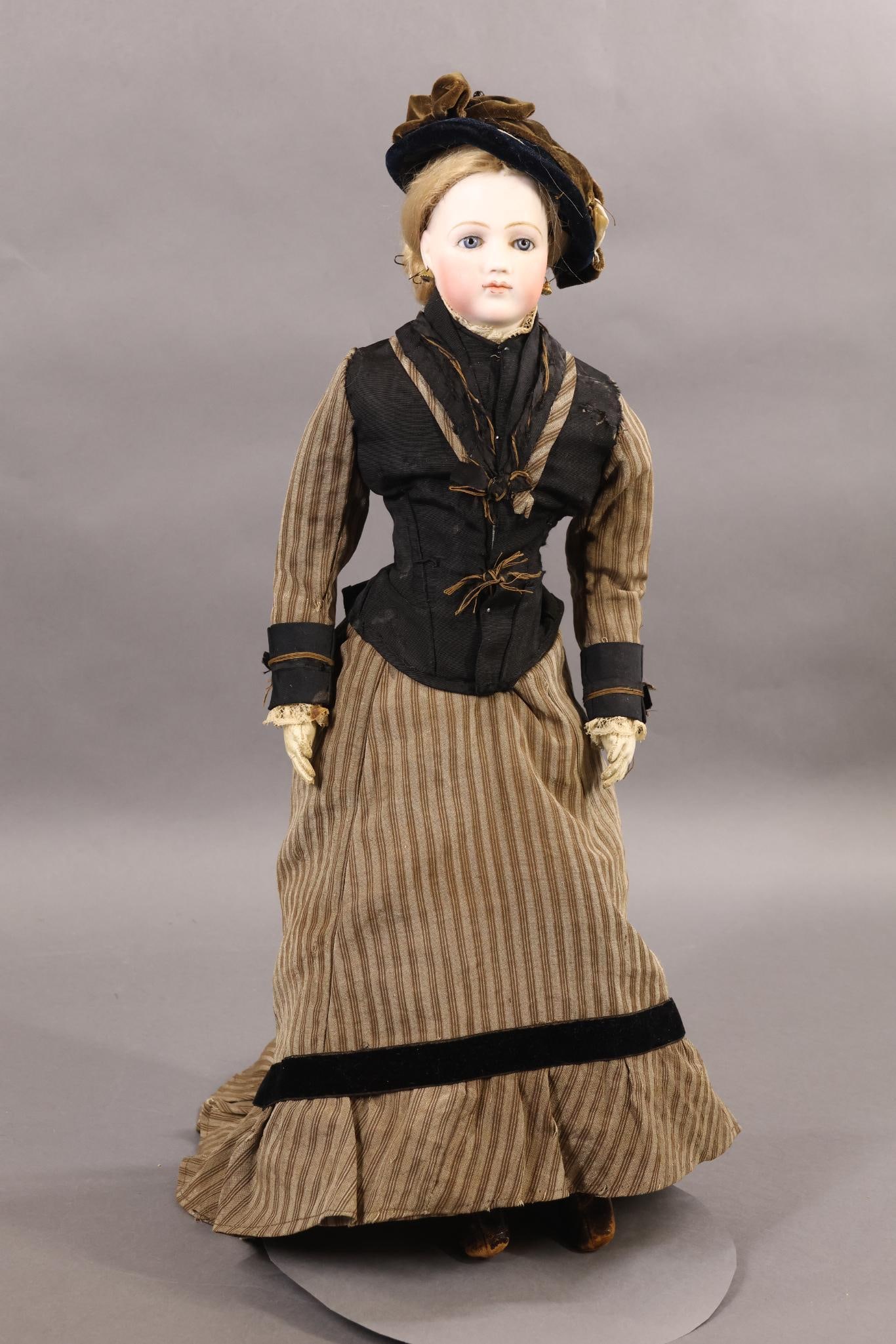 FRENCH FASHION DOLL. (1 of 14)