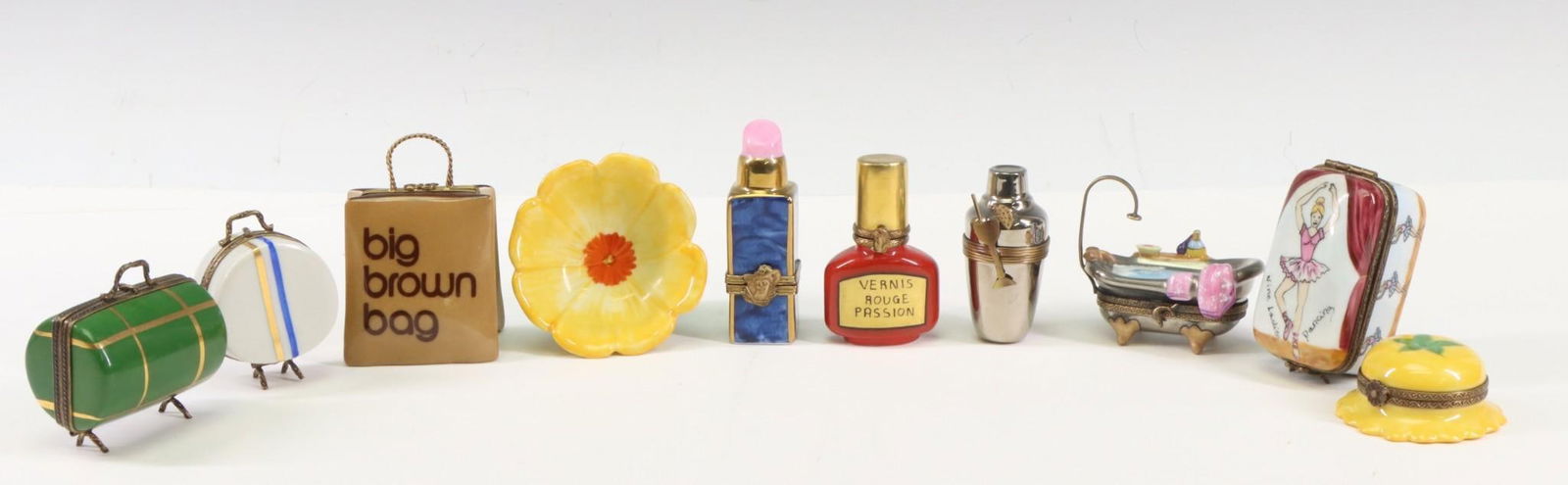 Limoges Porcelain Pill Boxes (1 of 12)