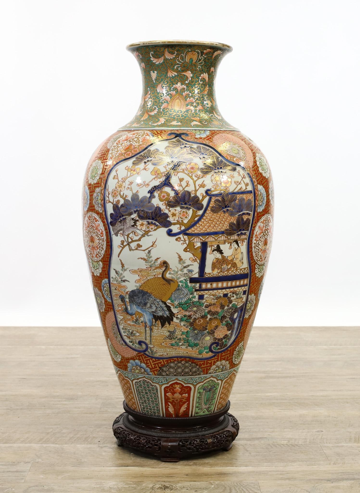 Japanese Imari Porcelain Floor Vase (1 of 20)