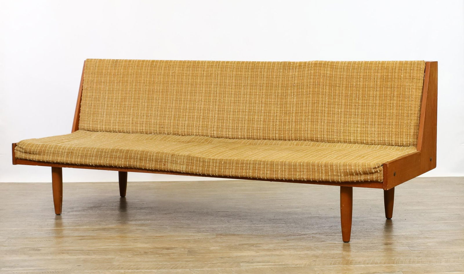 Attr. Hans Wegner Daybed Sofa (1 of 19)