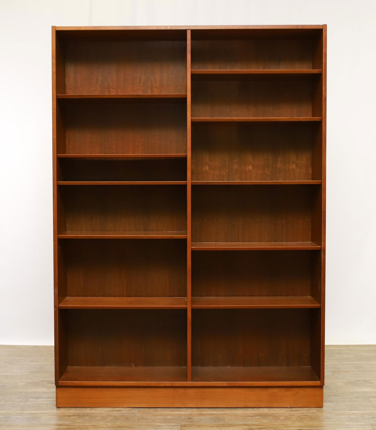 Poul Hundevad Bookshelf (1 of 12)