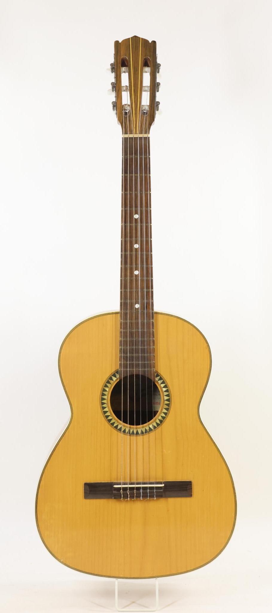 Gianinni Classical Guitar (1 of 15)