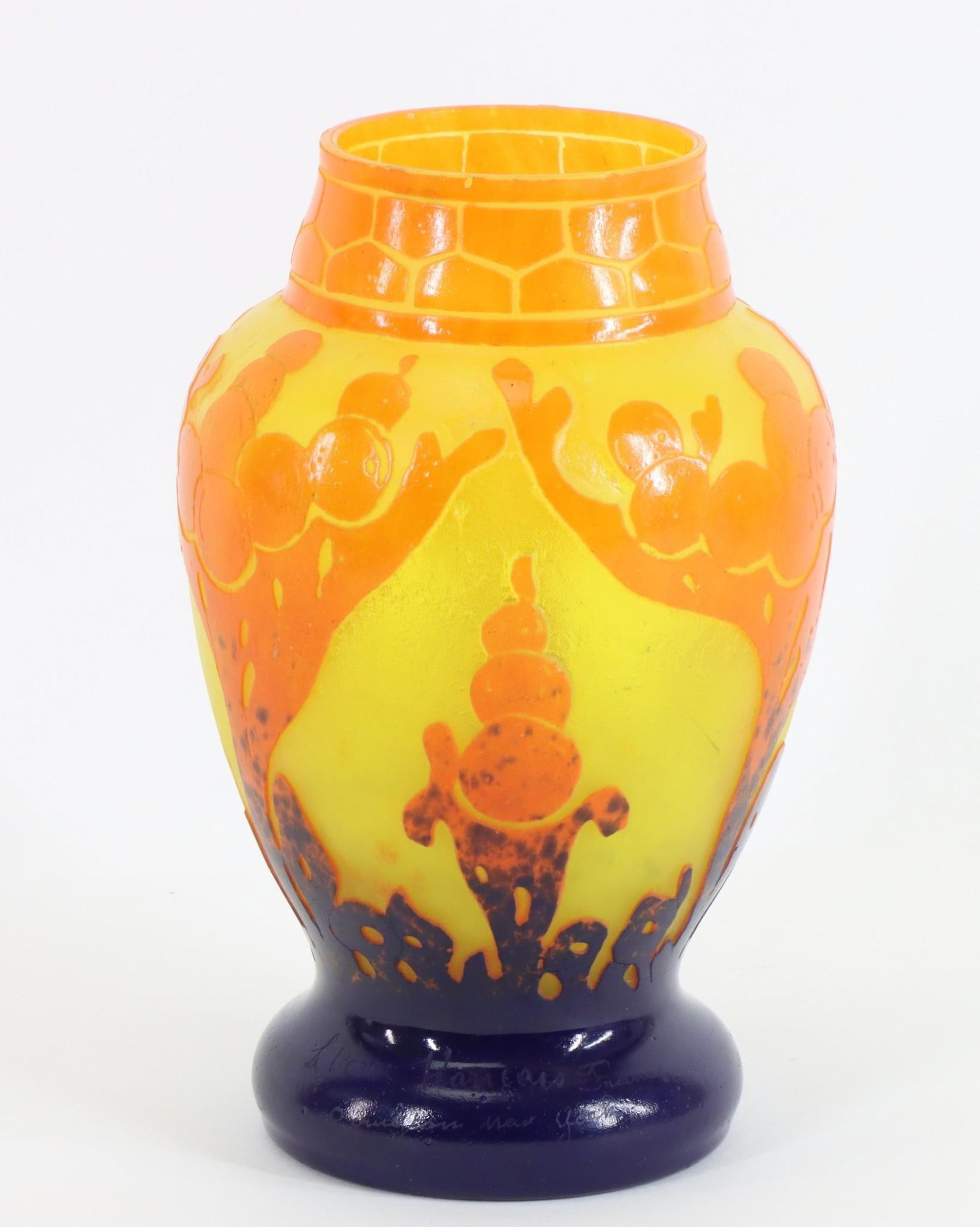 Schneider Glassworks Le Verre Francais Cameo Vase: French cameo art glass vase incorporating Art Nouveau and Art Deco themes, depicting blue and orange coral motif and honeycomb top border overlaid on a yellow base layer, with etched mark, made for ex