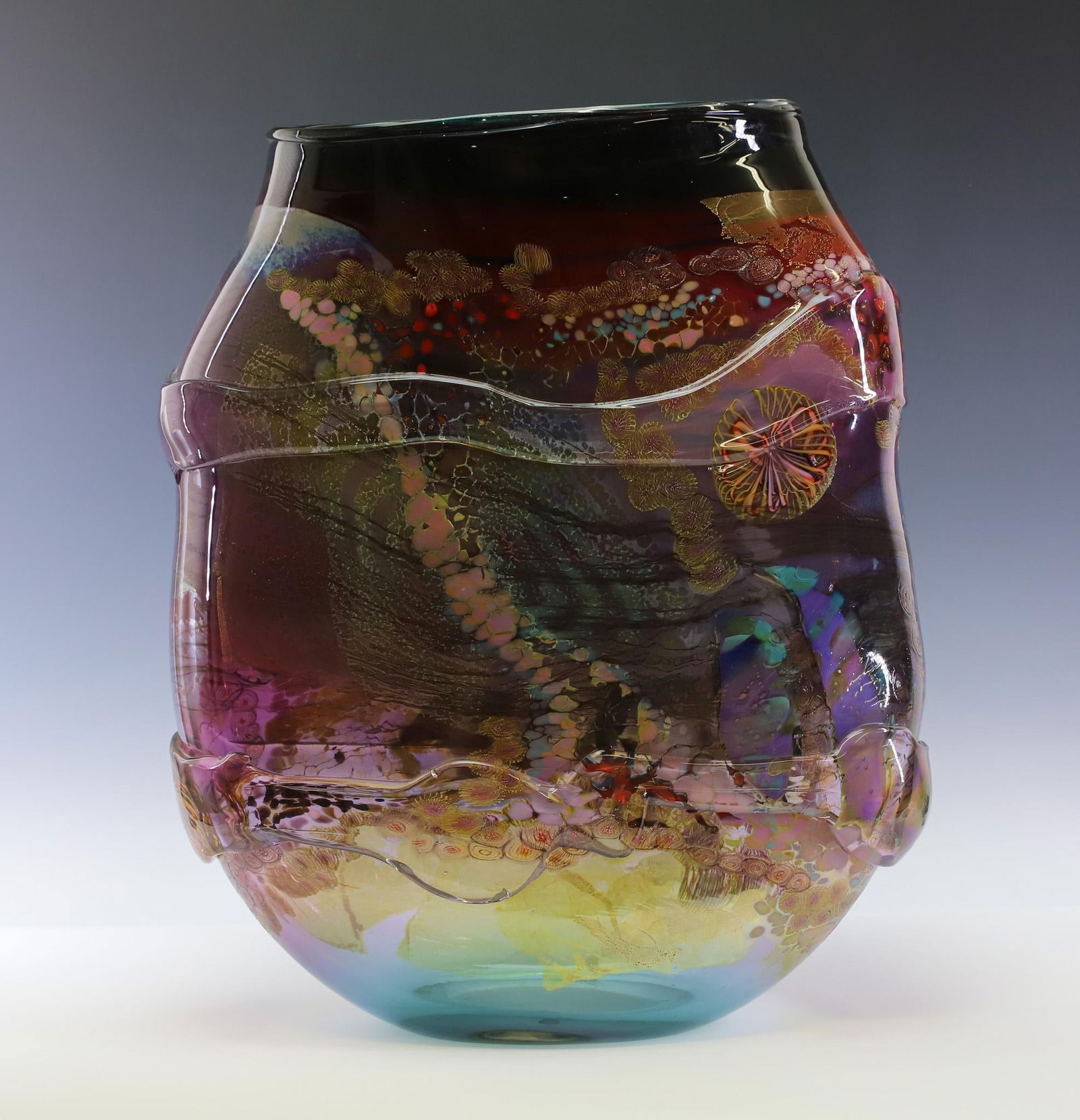 Chris Hawthorne Aquarium Art Glass Vase (1 of 15)