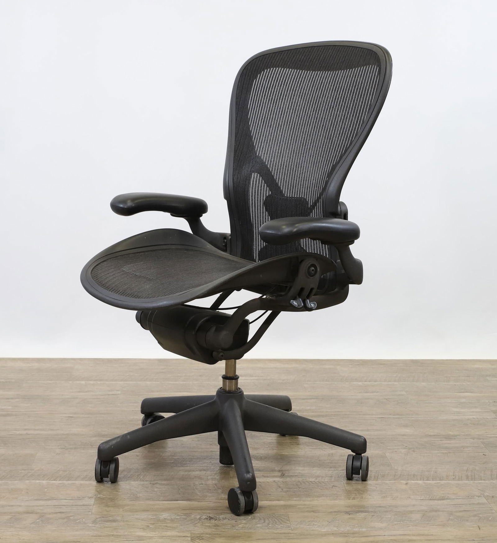 Herman Miller Aeron Office Chair (1 of 13)