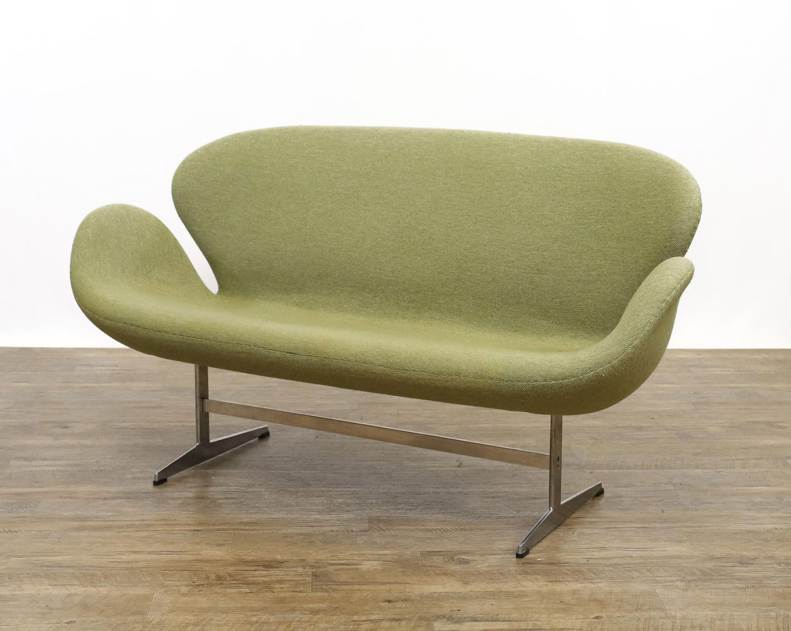 Arne Jacobsen for Fritz Hansen Swan Sofa (1 of 13)