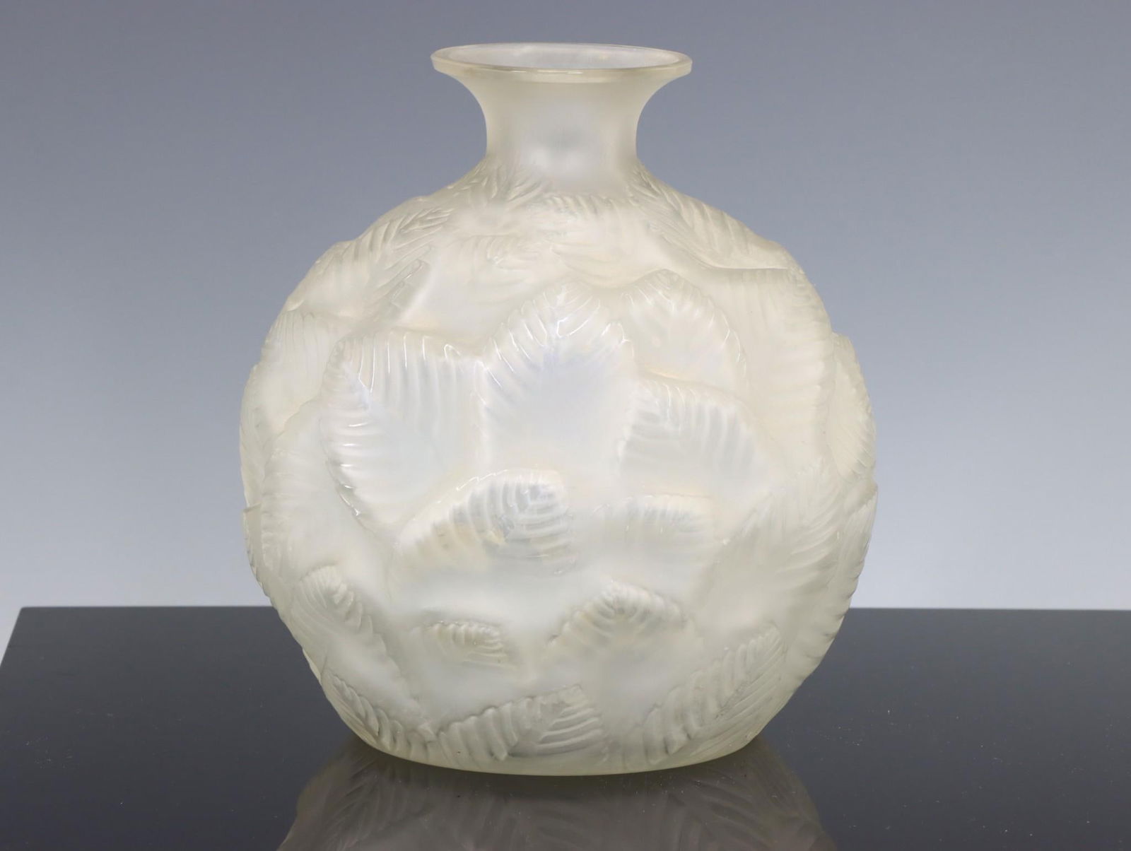 R. Lalique Ormeaux Glass Vase (1 of 8)