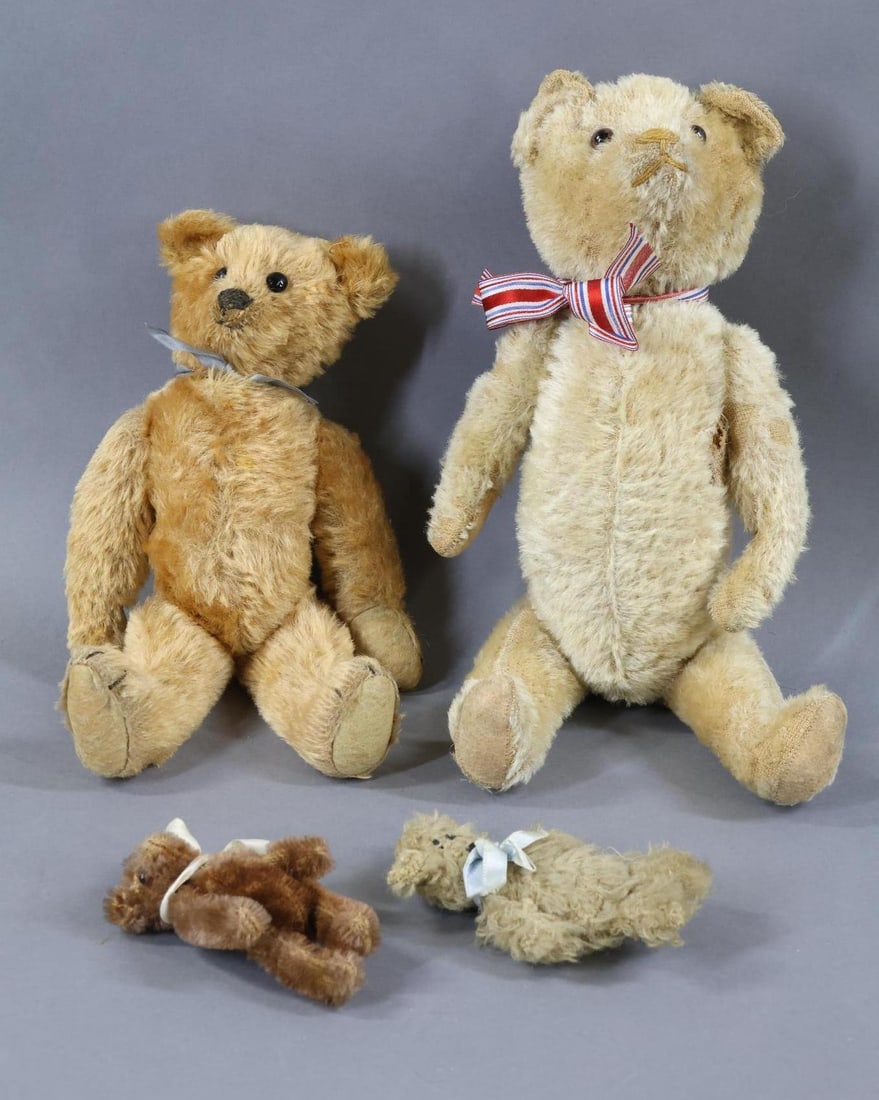 VINTAGE MOHAIR ANIMALS.: LOT of (4) Bears. 15" Unmarked ivory mohair Bear with swivel neck, brown glass eyes. Fully jointed, felt pads. Condition: age loss on mohair. Bear has been mended under left arm. 13" Unmarked cinnamon