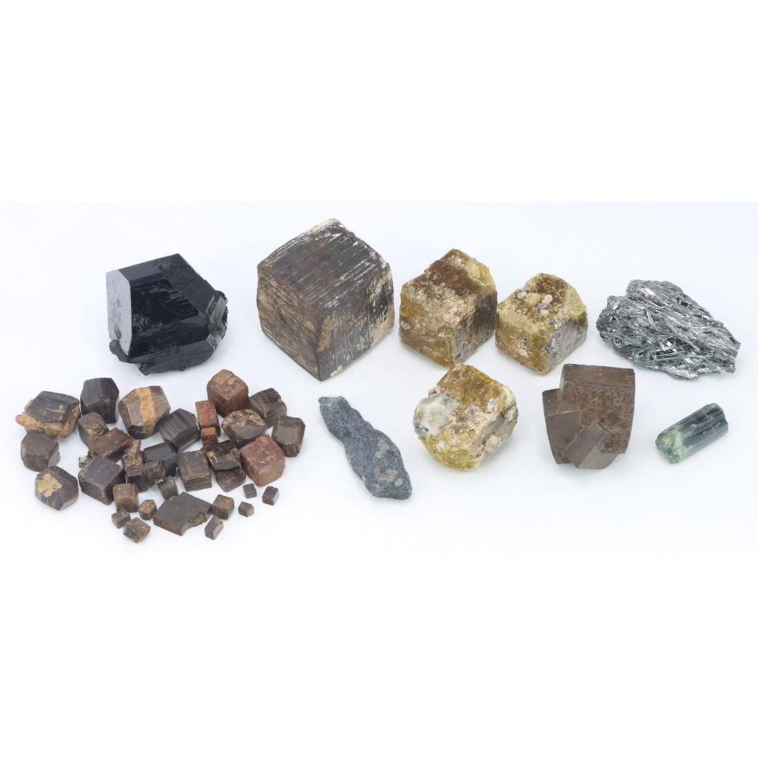 Mineral Specimens: Tourmaline/XL/var.Schorl #4250 (Pierpont, NY 98g), Limonite/XL/Pseudo after Pyrite #4875 (Itabira, Brazil 156.6g), Vesuvianite/XL/Garnet #4274 (Jaco Lake, Mexico 108.5g), Jamesonite/XL group #3256 (Za