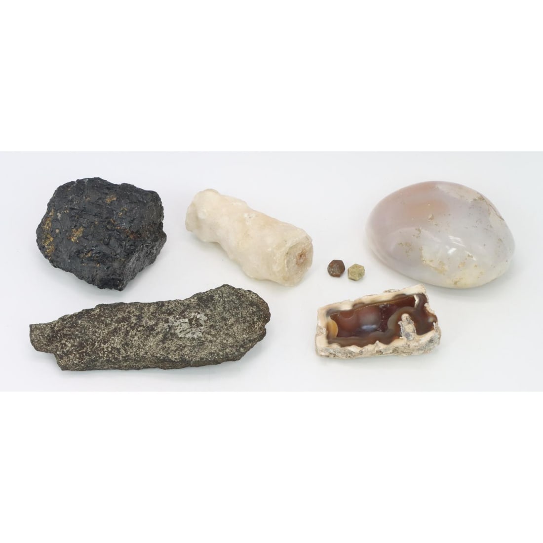 Mineral Specimens: Amber in Lignite #194 (Colorado 74.2g), Aragonite/Stalactitic #689 (Virginia 89.6g), Garnet/XL/var.Grossularite #385 (unknown location 2.3g), Granet/XL #396 (Roxbury, CT 2.3g), Quartz/var.Agate/pebble