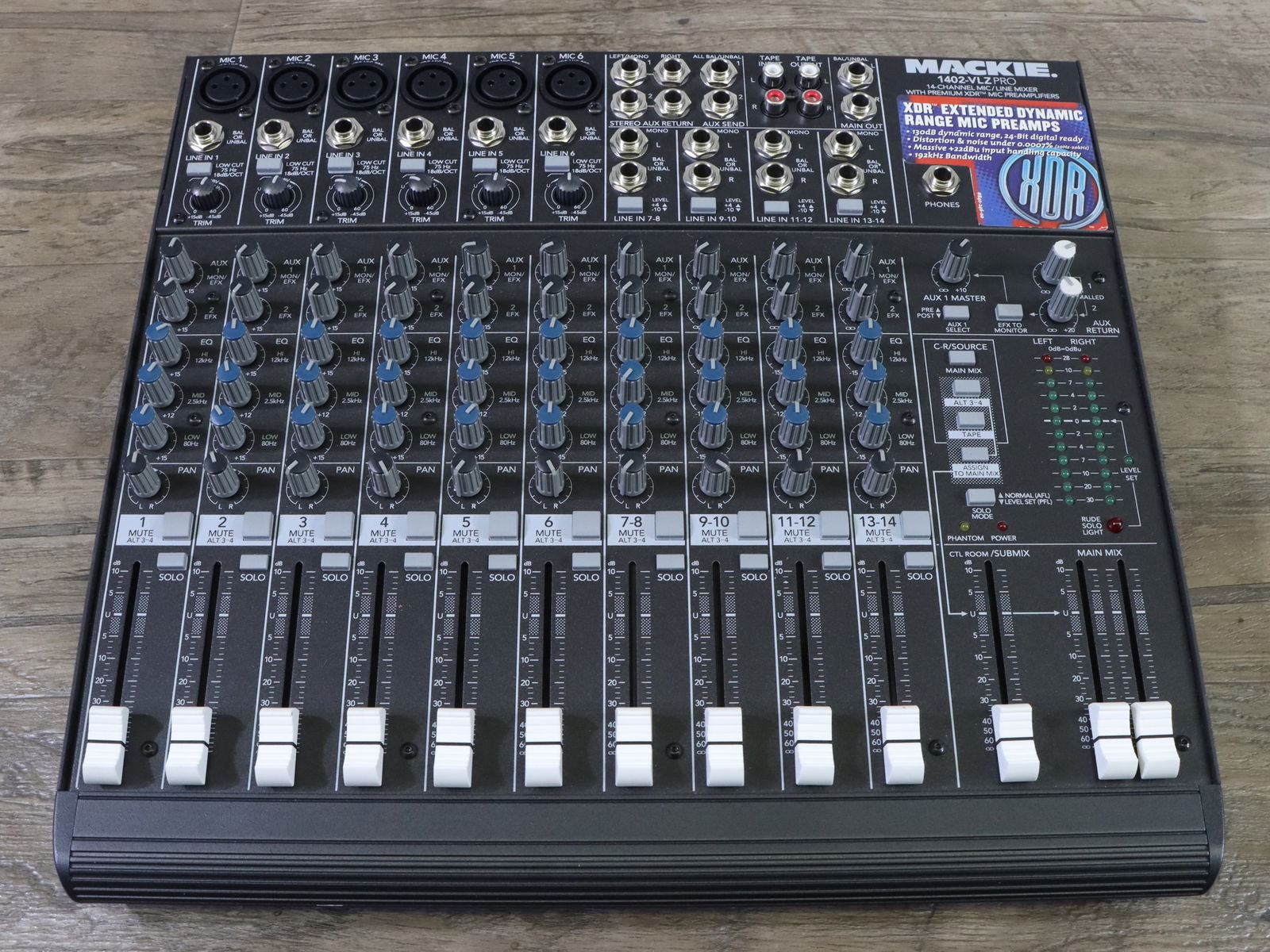 Mackie 1402 VLZ Pro Mixer (1 of 10)