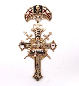 9k YG Knights Templar Past Commander Jewel