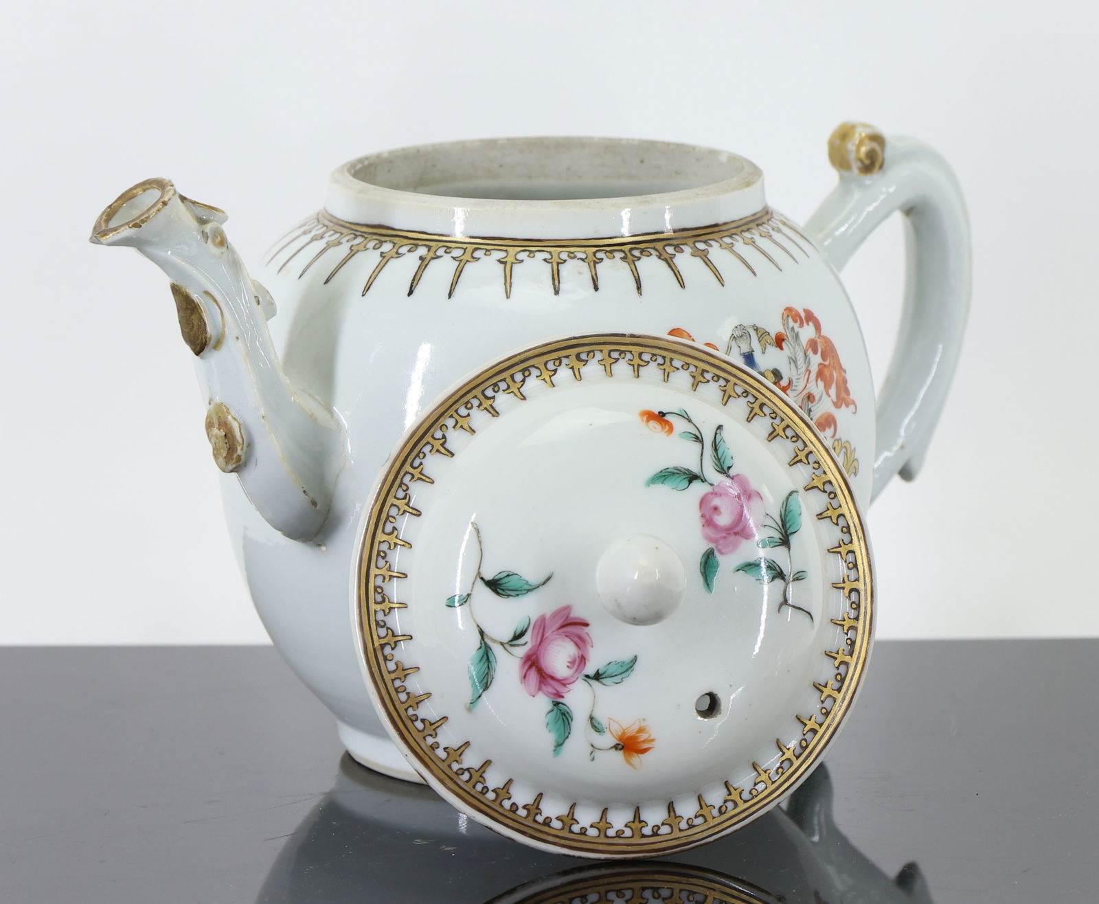 Chinese Export Porcelain Teapot (1 of 9)
