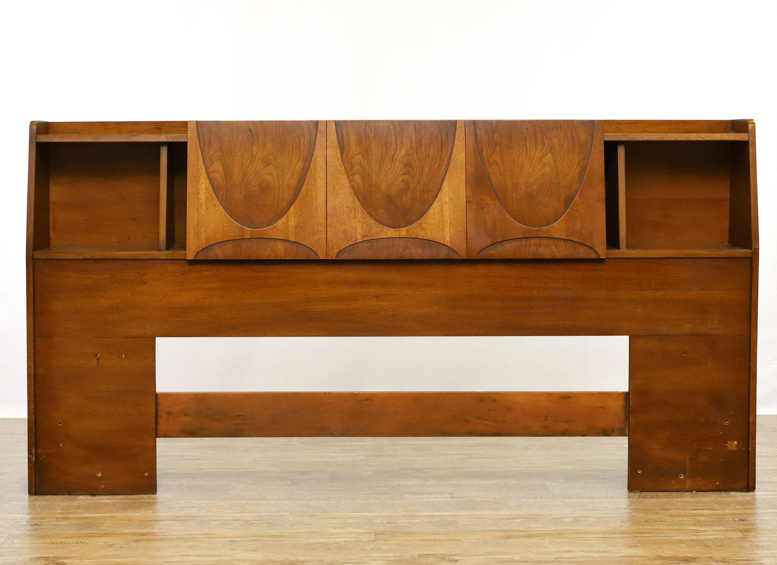 Broyhill Brasilia Bookcase Headboard (1 of 15)