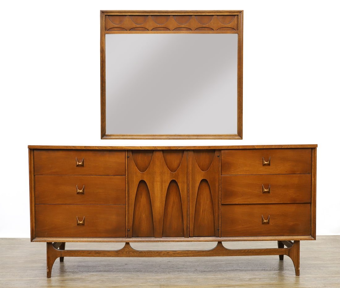 Broyhill Brasilia Dresser and Mirror (1 of 20)