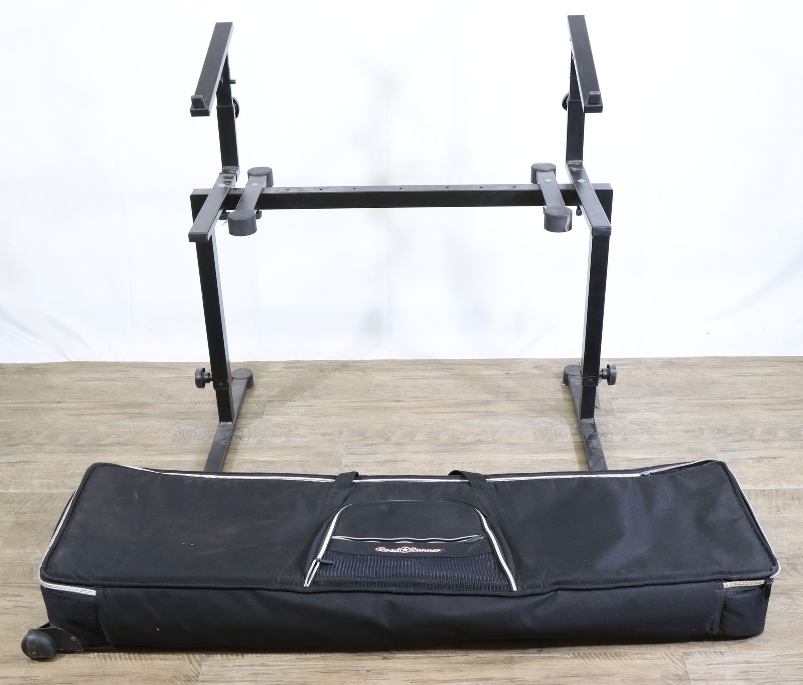 Konig & Meyer Adjustable Keyboard Stand with Road Runner Carrying Bag (1 of 10)