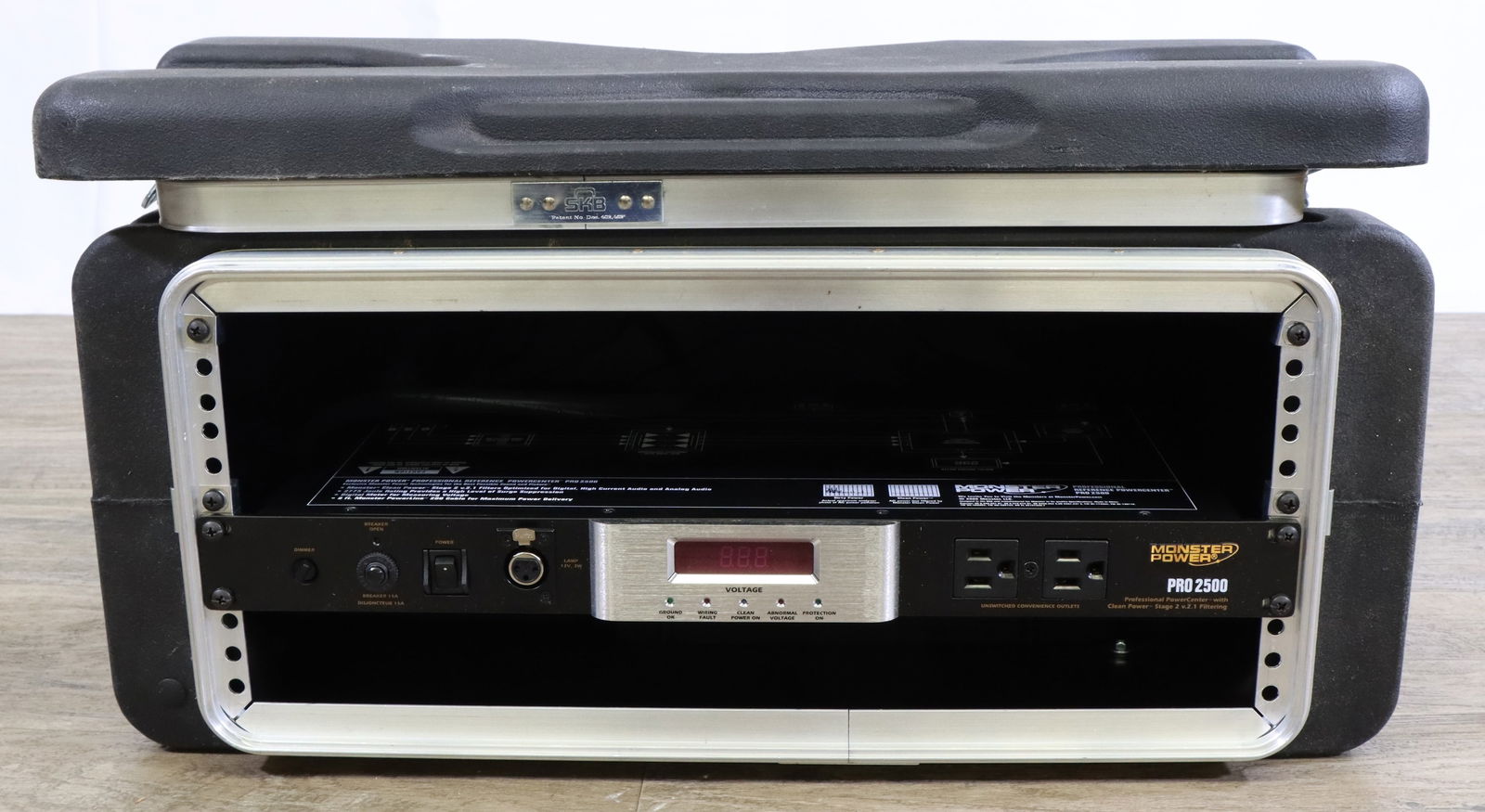 Monster Power PRO 2500 in ATA Rolling Rack Case (1 of 10)