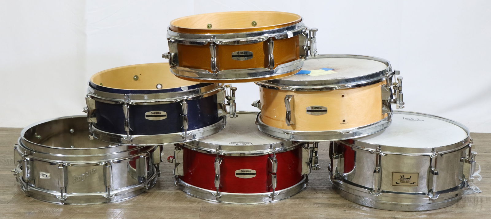 Lot of 6 Snare Drums Needing Repair: Lot of 6 Snare Drums Needing Repair. Including: Pearl Steel Shell, Rogers Stainless Steel and 4 Yamaha Birch Shell. Largest 7"h x 14"dia