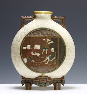 Royal Worcester Porcelain Pilgrim Vase: British chinoiserie flask / vase, each side with a relief panel depicting Chinese figures making porcelain, surrounded by a speckled gilt background, with gilt rim, and applied handles and foot. Raise