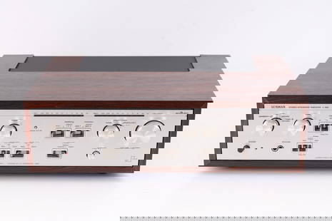 Luxman Integrated Amplifier: Luxman L-480 Duo-Beta Integrated Amplifier. Made in Japan. c. 1980's. Serial # D0502086 Case in good condition. Powers-on. Working.