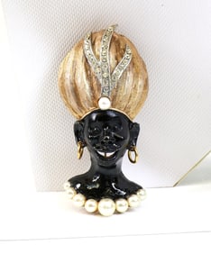 Har Figural Brooch
