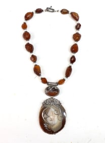 Agate and Silver Pendant Necklace