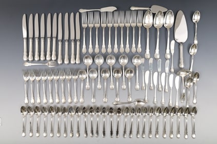 Lunt "Modern Victorian" Sterling Silver Flatware Service for 6 With Extras