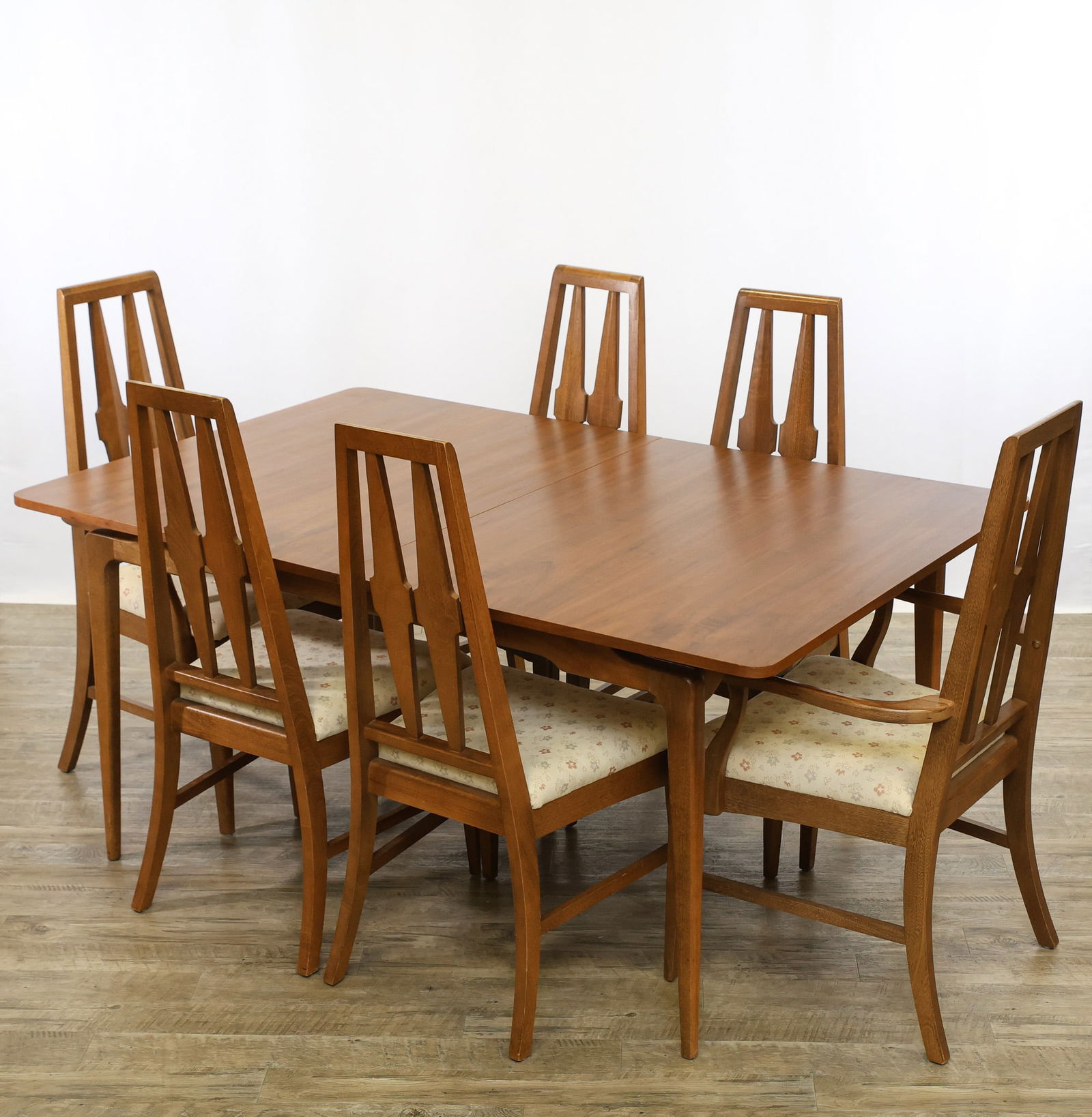 Young Manufacturing Dining Suite (1 of 20)