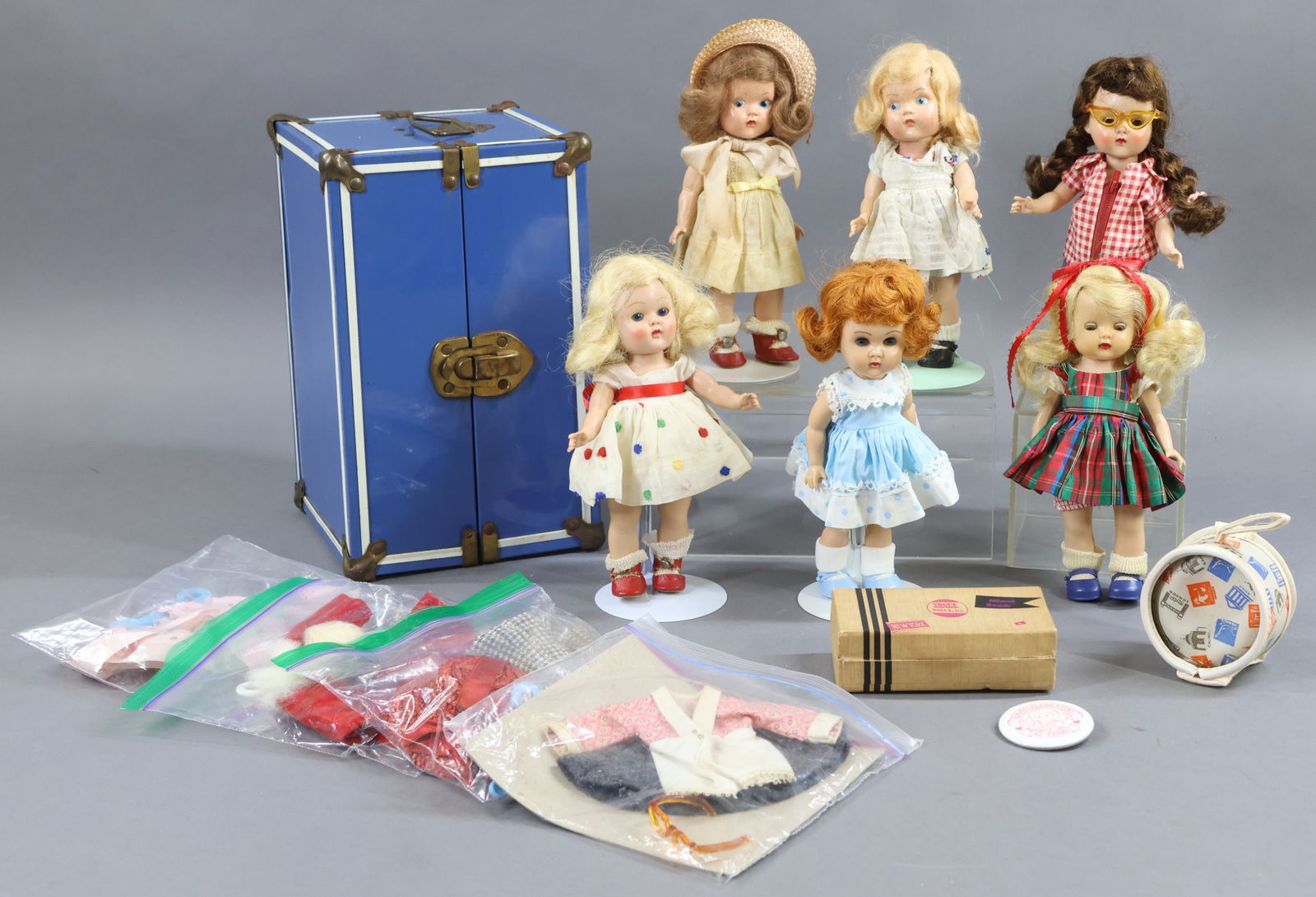 1940's-1960's DOLLS. (1 of 9)