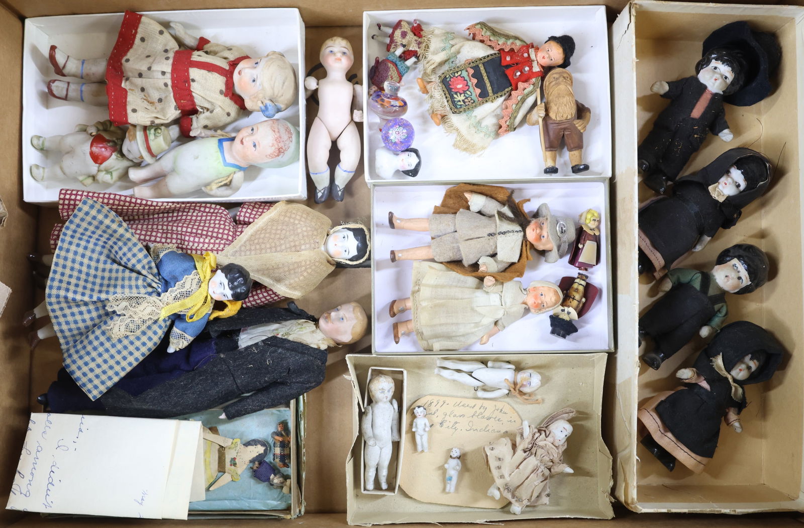 ANTIQUE DOLLS 8"/UNDER. (1 of 7)